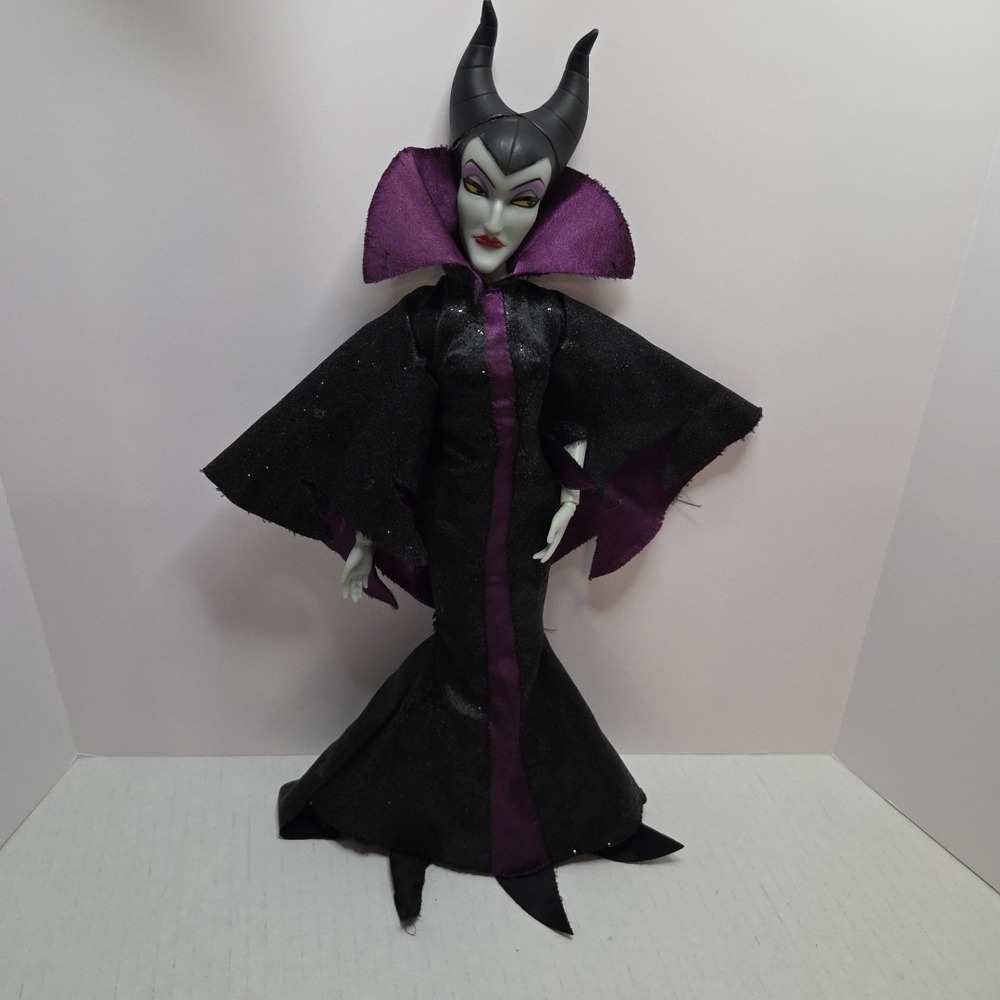Disney Store Classic Doll Collection MALEFICENT Sleeping Beauty (No Shoes)